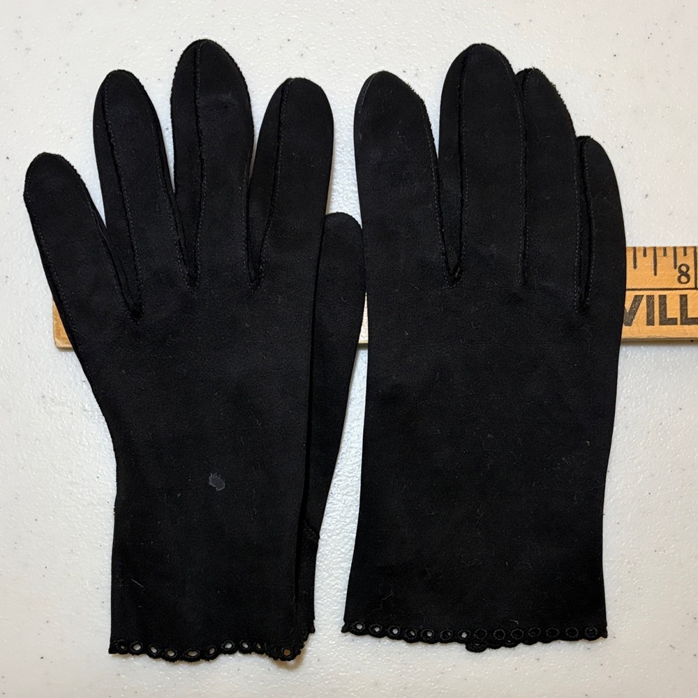 Dainty Black Gloves